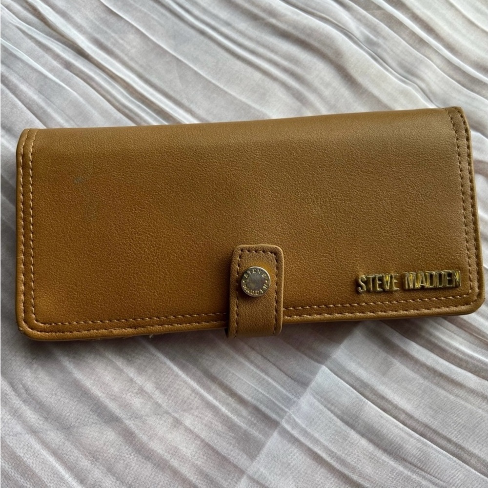 Steve Madden Ballen Butterscot Foldover Wallet